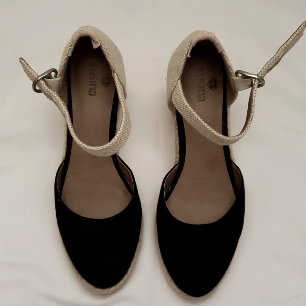 Susina Black Wedge Sandals
